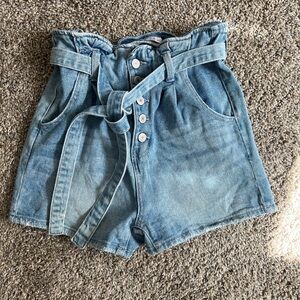 Used denim vintage high rise mom shorts size 5/27